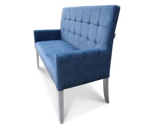 Ławka z podłokietnikami z opraciem pikowanym, przeszywanym w kwadraty