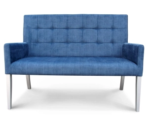 Ławka z podłokietnikami z opraciem pikowanym, przeszywanym w kwadraty