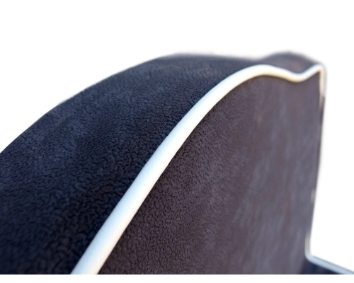 Fotel konferencyjny z oparciem gładkim z garbem i lamówką.