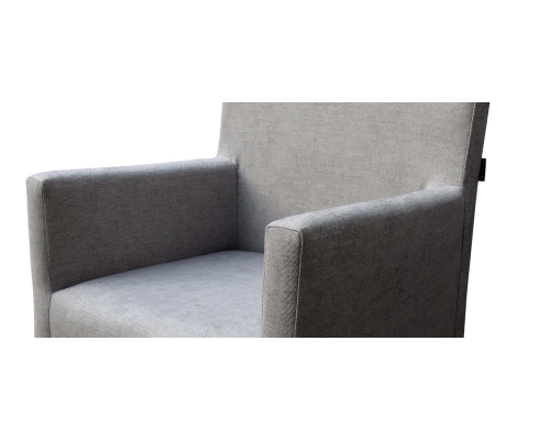 Fotel skośny z oparciem gładkim. Wysokość 108cm