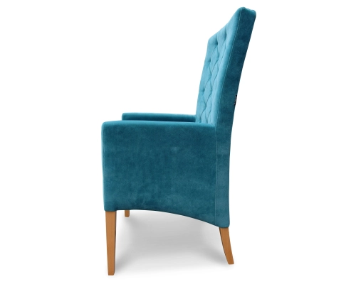 Fotel gruby, skośny o całkowitej wysokości 108cm