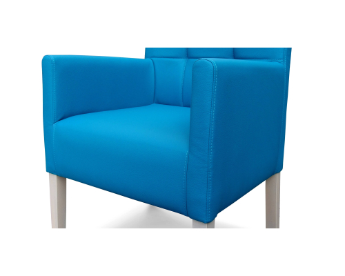 Fotel tapicerowany gruby prosty z oparciem pikowanym w kwadraty kwadraty