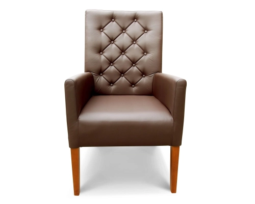 Fotel gruby, skośny o całkowitej wysokości 108cm