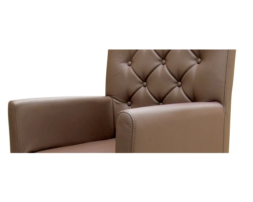 Fotel gruby, skośny o całkowitej wysokości 108cm