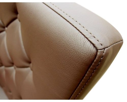 Fotel gruby, skośny o całkowitej wysokości 108cm