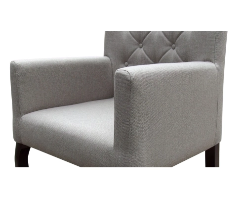 Fotel Ludwik / krzesło z podłokietnikami. Oparcie pikowane w karo z guzikami. Wysokość 108cm