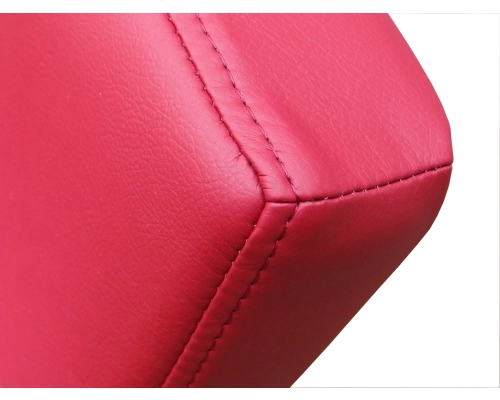 Fotel z oparciem pikowanym przeszywanym w kwadraty