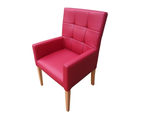 Fotel z oparciem pikowanym przeszywanym w kwadraty