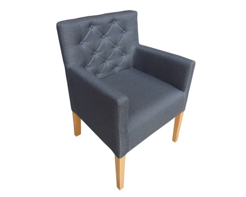 Fotel gruby prosty z oparciem pikowanym w karo + guziki z tkaniny