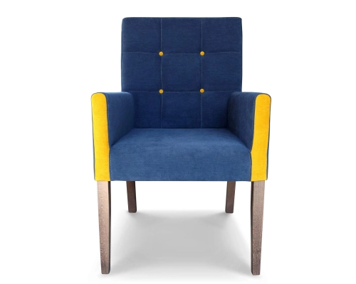 Kontrastowy fotel biurowy