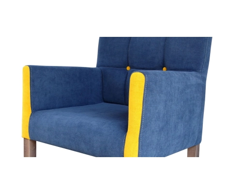 Kontrastowy fotel biurowy