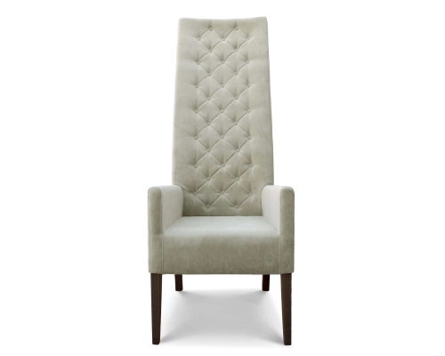 Wysoki fotel gruby o całkowitej wysokości 170cm