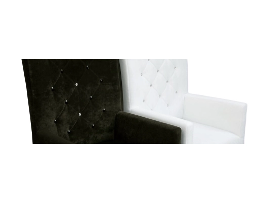 Dwa ślubne fotele Ludwik z oparciem pikowanym w karo z kryształkami. Wałek w oparciu. Wysokość całkowita 130 cm