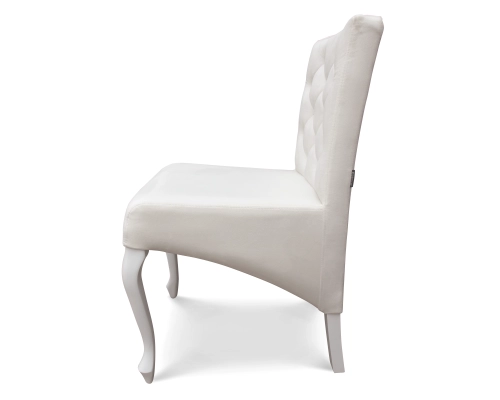 Białe krzesło skośne Ludwik pikowane w karo kryształkami