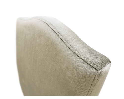 Krzesło z garbem niepikowane.