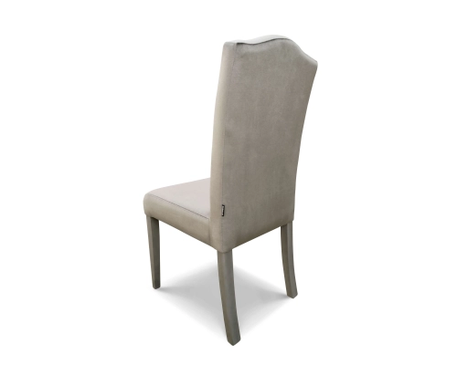 Krzesło z garbem niepikowane.