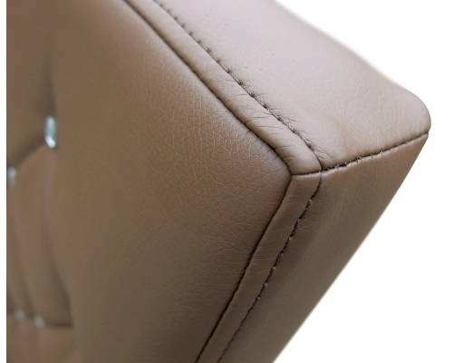 Krzesło grube skośne z oparciem pikowanym w karo + kryształki. Wys. całkowita 108cm.