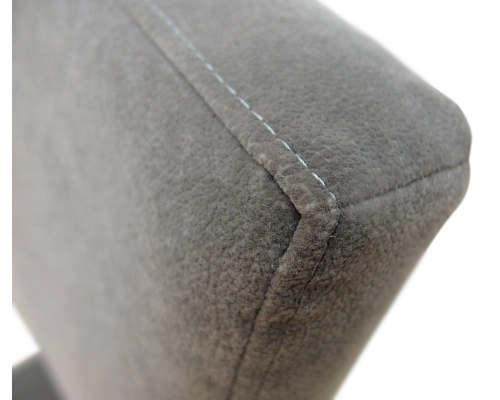 Krzesło skośne z oparcikem gładkim niepikowanym o wysokości 108cm od podłogi