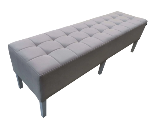 Pufa gruba do przedpokoju pikowana w dwa rzędy kwadratów.