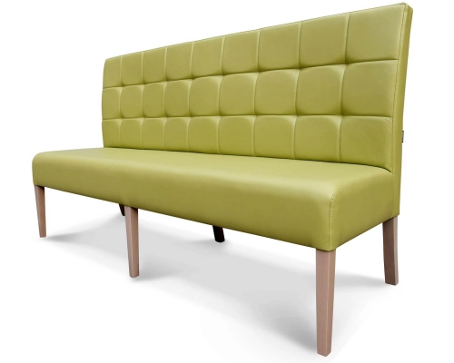 Ławka z oparciem pikowanym w kwadraty bez podłokietników. Wysokość 98cm.