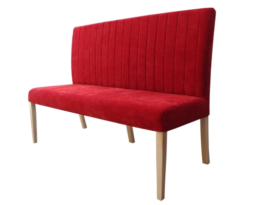 Ławka z oparciem przeszywanym pionowo.