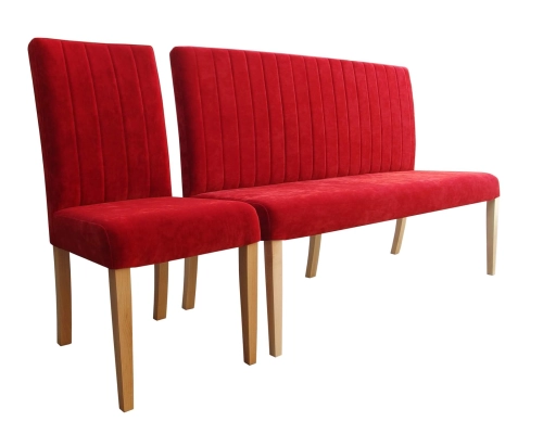 Ławka z oparciem przeszywanym pionowo.