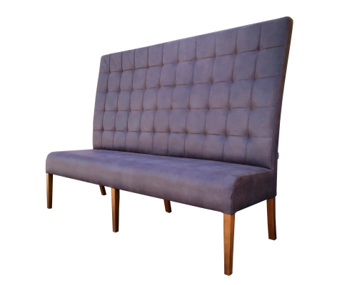 Ławka z grubym siedziskiem o wysokośći 130cm z oparciem pikowanym w kwadraty