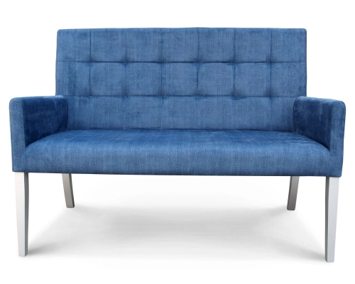 Ławka z oparciem pikowanym w kwadraty z podłokietnikami. Oparcie 98cm od podłogi.