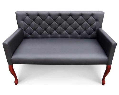 Czarna skośna  ławka Ludwik z oparciem pikowanym w karo.