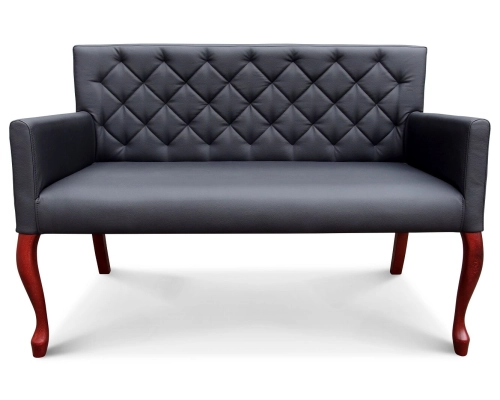 Czarna skośna  ławka Ludwik z oparciem pikowanym w karo.