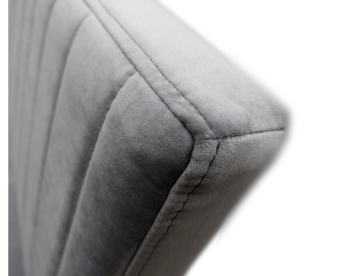 Ławka z oparciem przeszywanym pionowo.