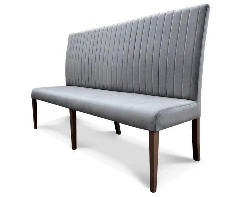 Ławka z oparciem przeszywanym pionowo.