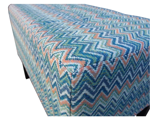 Pufa gruba pikowana w kwadraty z guzikami z tkaniny