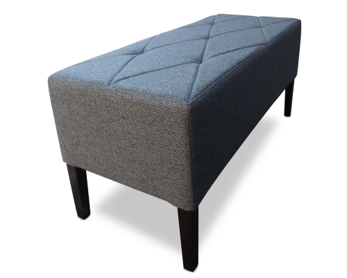 Pufa gruba z siedziskiem pikowanym w długie karo