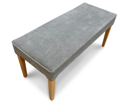 Pufa wąska z siedziskiem gładkim, niepikowanym z lamówką na obrzeżach