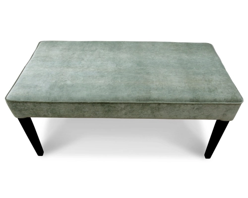 Pufa wąska z siedziskiem gładkim, niepikowanym z lamówką na obrzeżach