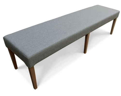 Pufa wąska z siedziskiem gładkim niepikowanym.