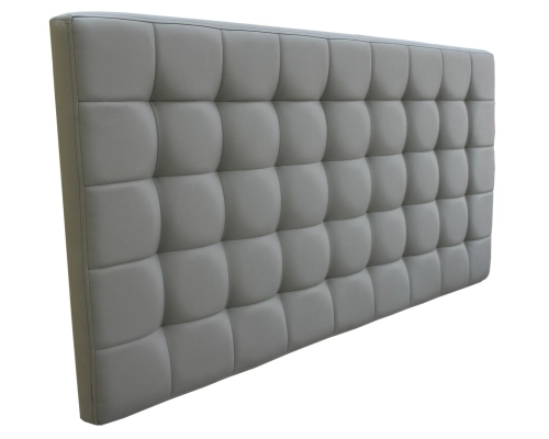 Zagłówek kanciasty ze stebnówką pikowany w kwadraty.